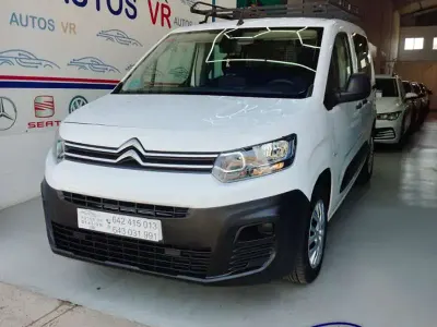 Usado Citroën Berlingo Feel 102 CV (75 kW) 2022 Blanco Monovolumen