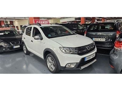 Usado Dacia Sandero Comfort 90 CV (66 kW) 2019 Blanco Utilitario