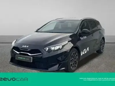 Usado Kia Ceed Style 120 CV (88 kW) 2024 Negro Utilitario