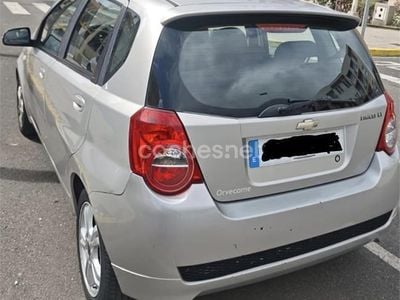 Usado Chevrolet Aveo LT 101 CV (74 kW) 2010 Gris / plata Berlina