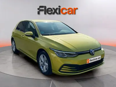 Usado VW Golf VIII 116 CV (85 kW) 2021 Amarillo Berlina