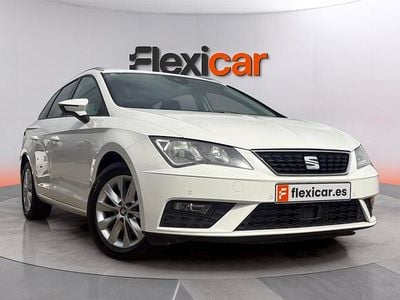 Usado Seat Leon ST Style 131 CV (96 kW) 2019 Blanco Familiar