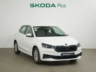 Usado Skoda Fabia Ambition 80 CV (58 kW) 2022 Blanco Utilitario