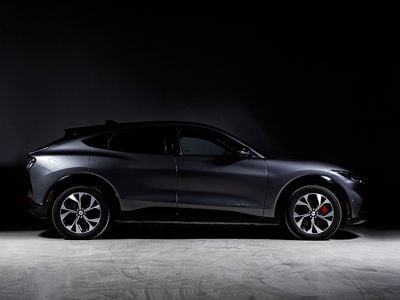 Usado Ford Mustang Mach-E 258 kW (351 CV) 2021 Gris SUV