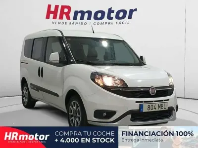 Usado Fiat Doblò Trekking 120 CV (88 kW) 2022 Blanco Monovolumen