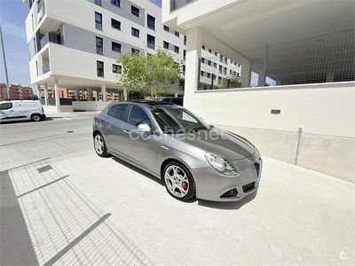 Usado Alfa Romeo Giulietta 170 CV (125 kW) 2010 Gris / plata Utilitario