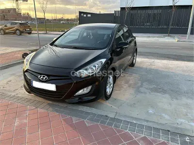 Usado Hyundai i30 90 CV (66 kW) 2014 Negro Berlina