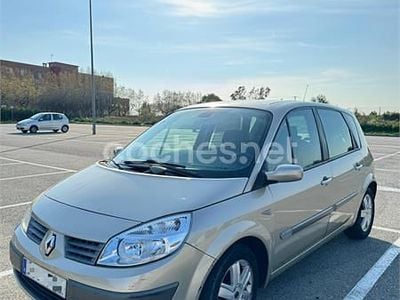 Usado Renault Scénic II Dynamique 110 CV (80 kW) 2006 Marrón Monovolumen