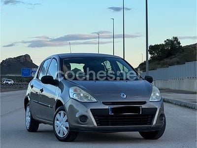 Beige Usado 2011 Renault Clio II Authentique Berlina | 5600 € (Precio justo)