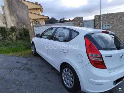 Usado Hyundai i30 Comfort 90 CV (66 kW) 2009 Blanco Berlina