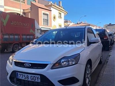 Usado Ford Focus Trend 115 CV (84 kW) 2008 Blanco Berlina
