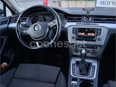 Usado VW Passat Advance 150 CV (110 kW) 2017 Azul Familiar