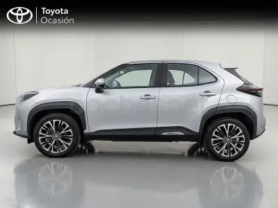 Usado Toyota Yaris Cross Plus 116 CV (85 kW) 2022 Gris / plata SUV