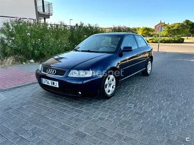 Usado Audi A3 Ambiente 100 CV (73 kW) 2002 Negro Utilitario