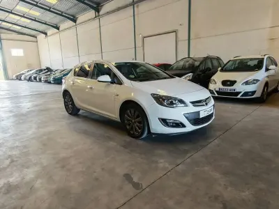 Usado Opel Astra Sportive 110 CV (80 kW) 2013 Blanco Utilitario