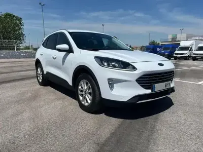 Usado Ford Kuga Titanium 225 CV (165 kW) 2024 Blanco SUV