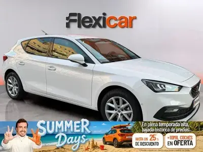 Usado Seat Leon Style 130 CV (95 kW) 2022 Blanco Berlina