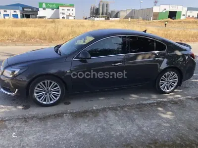 Usado Opel Insignia Excellence 140 CV (102 kW) 2014 Gris / plata Berlina