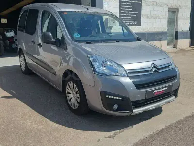 Usado Citroën Berlingo Feel 100 CV (73 kW) 2016 Gris / plata Monovolumen