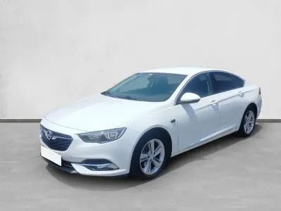 Usado Opel Insignia Selective 136 CV (100 kW) 2018 Blanco Berlina