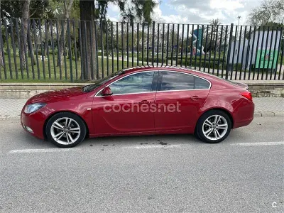 Usado Opel Insignia Sport 130 CV (95 kW) 2010 Rojo Berlina