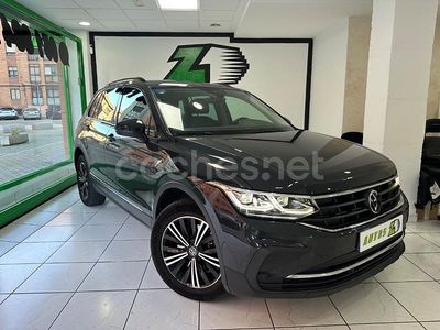 Gris / plata Usado 2022 VW Tiguan Life SUV | 29.900 € (Precio justo)