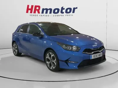 Usado Kia Ceed 120 CV (88 kW) 2022 Azul Utilitario