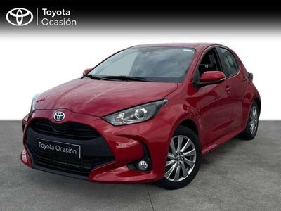 Rojo Usado 2024 Toyota Yaris Hybrid Active Utilitario | 20.490 € (Precio justo)