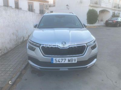 Usado Skoda Kamiq Style 110 CV (80 kW) 2022 Gris / plata SUV