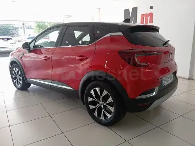 Usado Renault Captur Techno 145 CV (106 kW) 2024 Rojo SUV