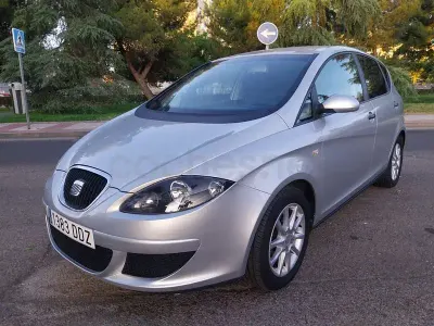 Usado Seat Altea Reference 102 CV (75 kW) 2005 Gris / plata Monovolumen