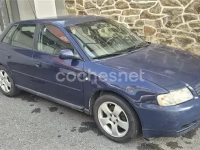 Usado Audi A3 Ambition 110 CV (80 kW) 2000 Azul Utilitario