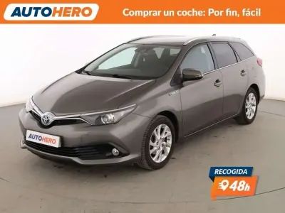 Usado Toyota Auris Hybrid Active 136 CV (100 kW) 2018 Gris Utilitario