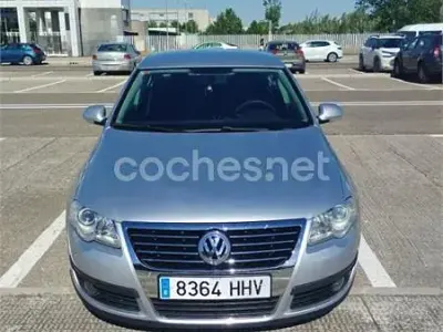Usado VW Passat Trendline 140 CV (102 kW) 2006 Gris / plata Berlina