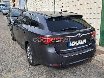 Usado Toyota Avensis Executive 150 CV (110 kW) 2016 Marrón Berlina