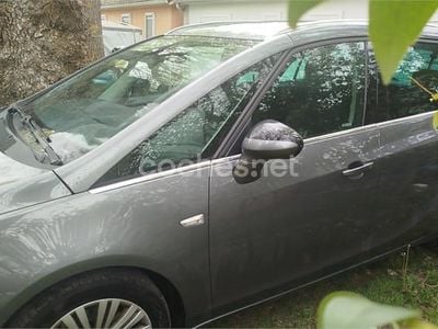 Usado Opel Zafira Tourer Selective 140 CV (102 kW) 2017 Gris / plata Monovolumen