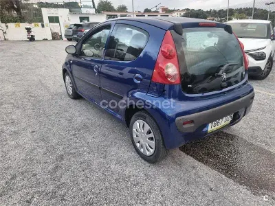 Usado Peugeot 107 68 CV (50 kW) 2006 Azul Utilitario