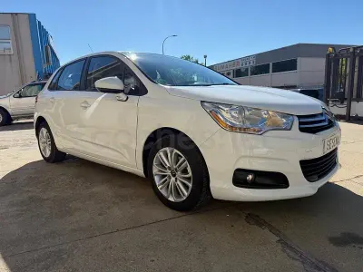 Usado Citroën C4 Live 110 CV (80 kW) 2015 Blanco Berlina