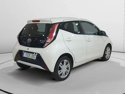 Używany Toyota Aygo X-play 69 KM (50 kW) 2017 Biały Hatchback