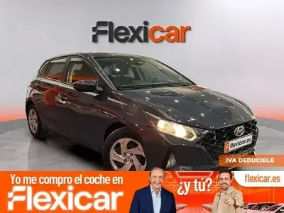 Usado Hyundai i20 100 CV (73 kW) 2022 Gris Utilitario