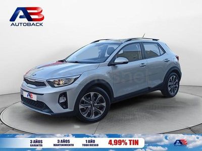 Usado Kia Stonic 100 CV (73 kW) 2019 Gris / plata SUV