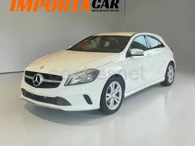 Usado Mercedes A180 Urban 109 CV (80 kW) 2016 Blanco Berlina