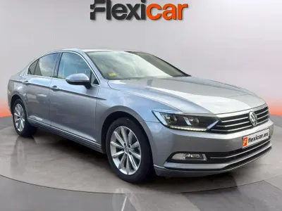 Usado VW Passat Advance 120 CV (88 kW) 2018 Gris Berlina