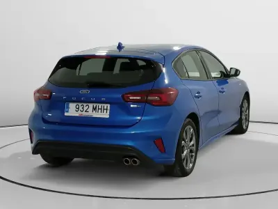 Używany Ford Focus ST-Line 125 KM (91 kW) 2023 Niebieski Sedan/Limuzyna
