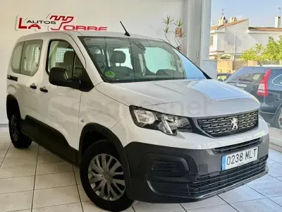 Usado Peugeot Rifter Allure 100 CV (73 kW) 2023 Blanco Monovolumen