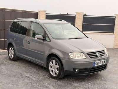 Usado VW Touran Advance 140 CV (102 kW) 2005 Gris Monovolumen
