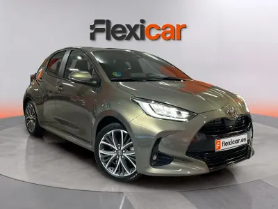 Usado Toyota Yaris Hybrid Active 116 CV (85 kW) 2024 Verde Berlina