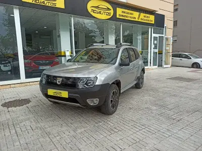 Usado Dacia Duster Lauréate 125 CV (91 kW) 2017 Gris / plata SUV