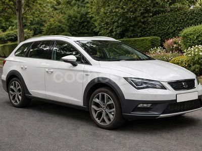 Usado Seat Leon 4Drive 184 CV (135 kW) 2015 Blanco Familiar