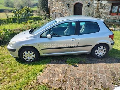 Usado Peugeot 307 90 CV (66 kW) 2004 Gris / plata Berlina